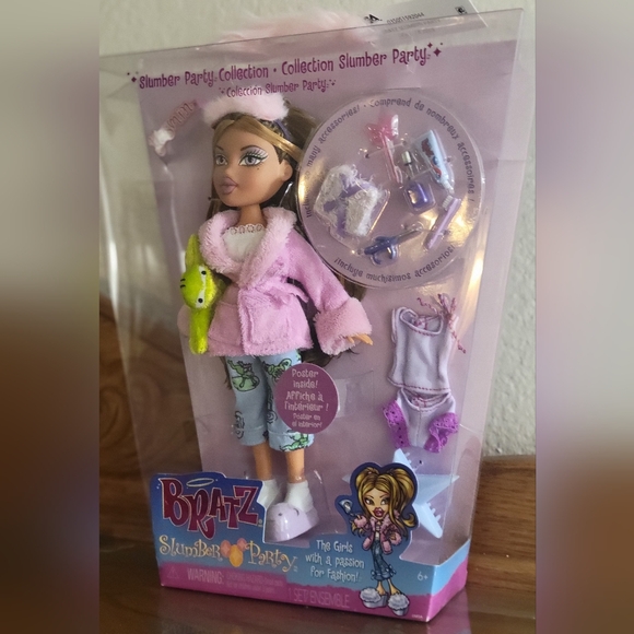 NIB 2024 Bratz Slumber Party "Yasmin" Fashion Doll With Accessories Ages 6 & Up - Picture 4 of 11